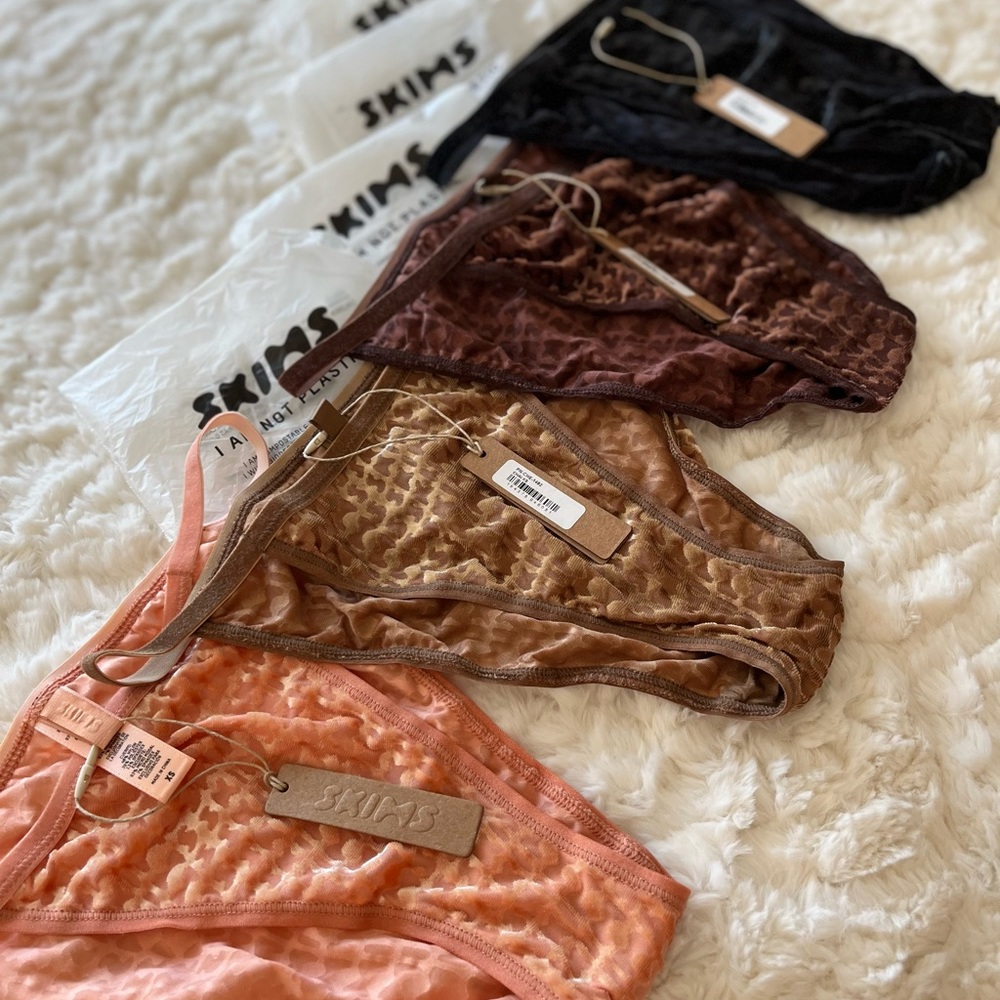 BRAND NEW SKIMS VELOUR UNDIES X4